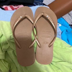 Girls Havaianas thong sandal